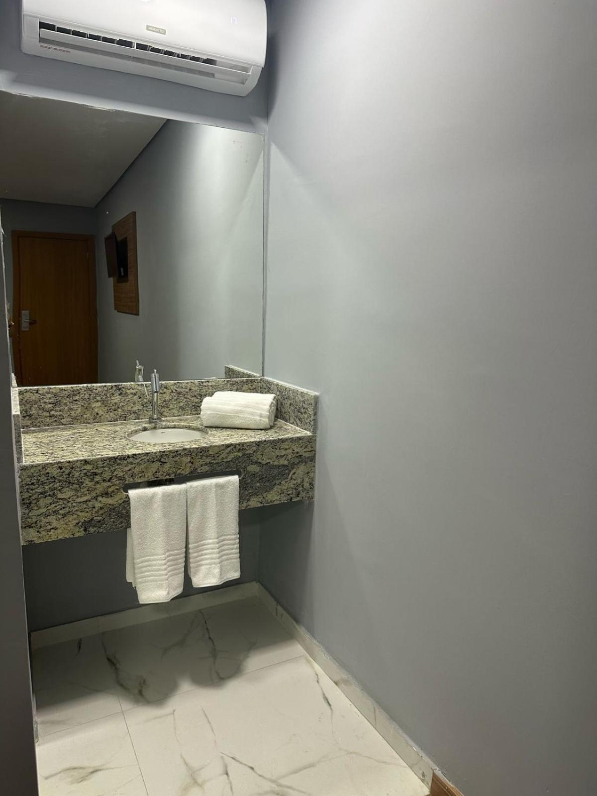 Hotel Premier 贝洛哈里桑塔 外观 照片